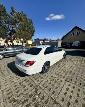 Mercedes-Benz Klasa E cena 114900 przebieg: 239000, rok produkcji 2017 z Słupsk małe 137